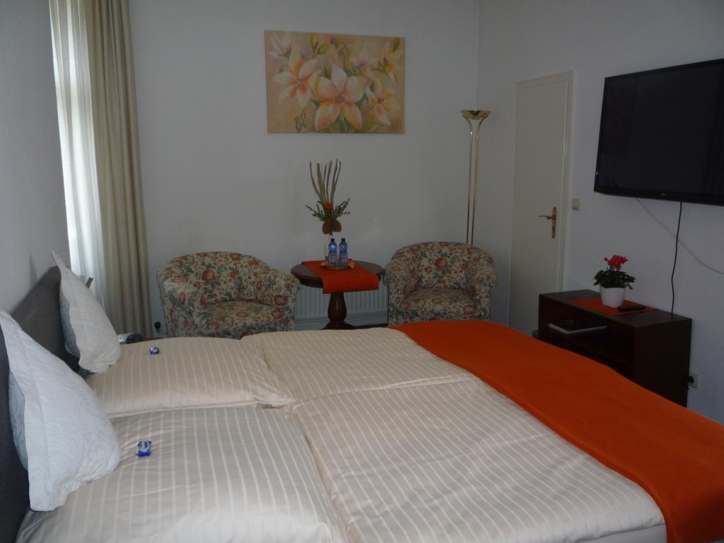 Hotel Carolinenhof Бад Пирмонт Екстериор снимка