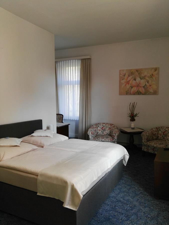 Hotel Carolinenhof Бад Пирмонт Екстериор снимка