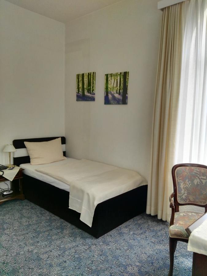Hotel Carolinenhof Бад Пирмонт Екстериор снимка