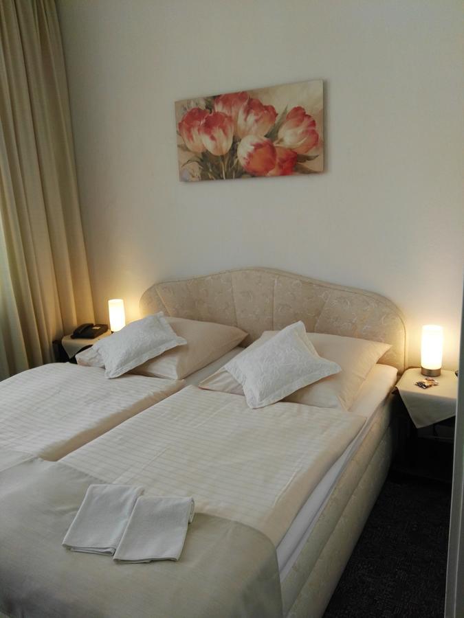 Hotel Carolinenhof Бад Пирмонт Екстериор снимка