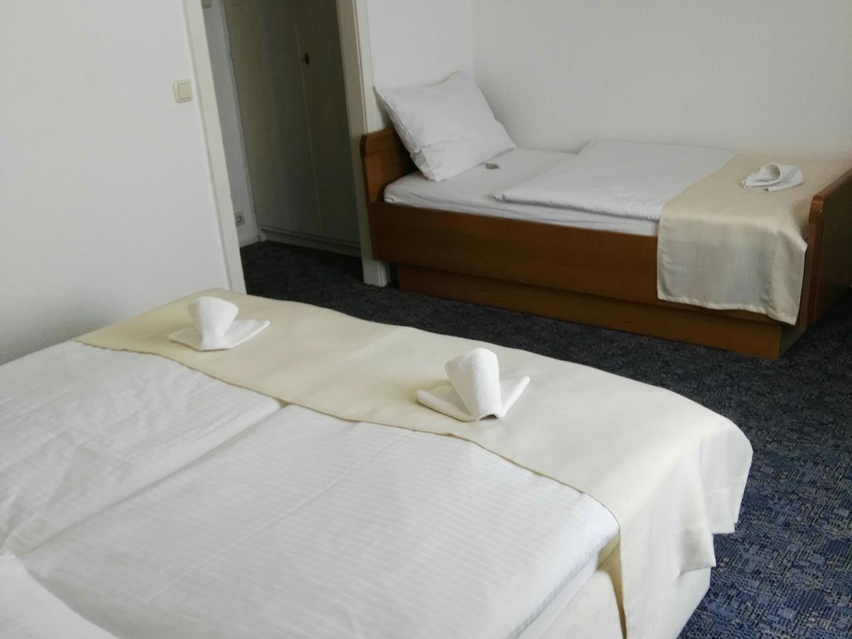 Hotel Carolinenhof Бад Пирмонт Екстериор снимка